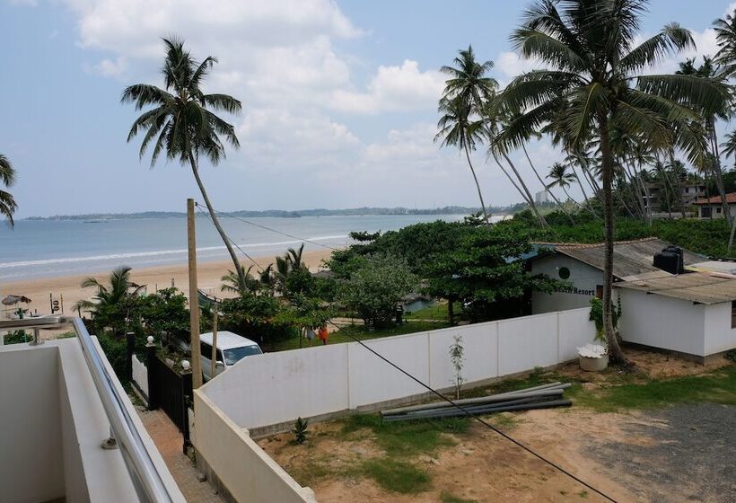 Полулюкс, Twenty Two Weligambay