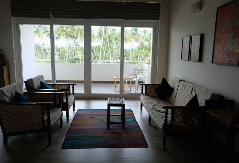 Полулюкс, Twenty Two Weligambay