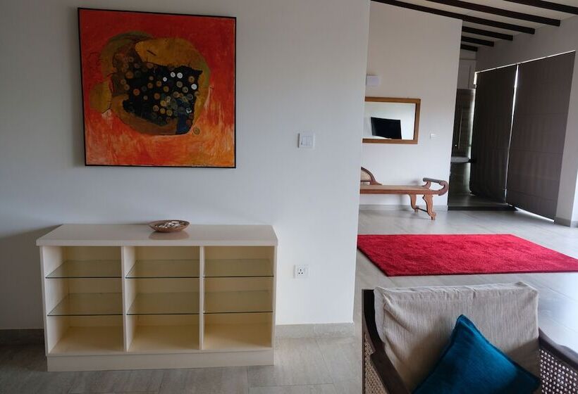 Полулюкс, Twenty Two Weligambay