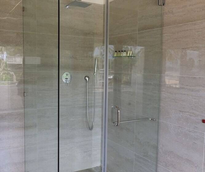 Люкс, Twenty Two Weligambay