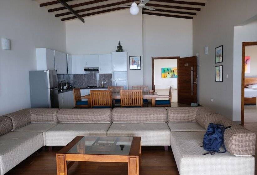 Люкс, Twenty Two Weligambay