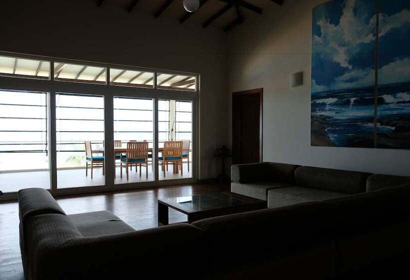 Люкс, Twenty Two Weligambay