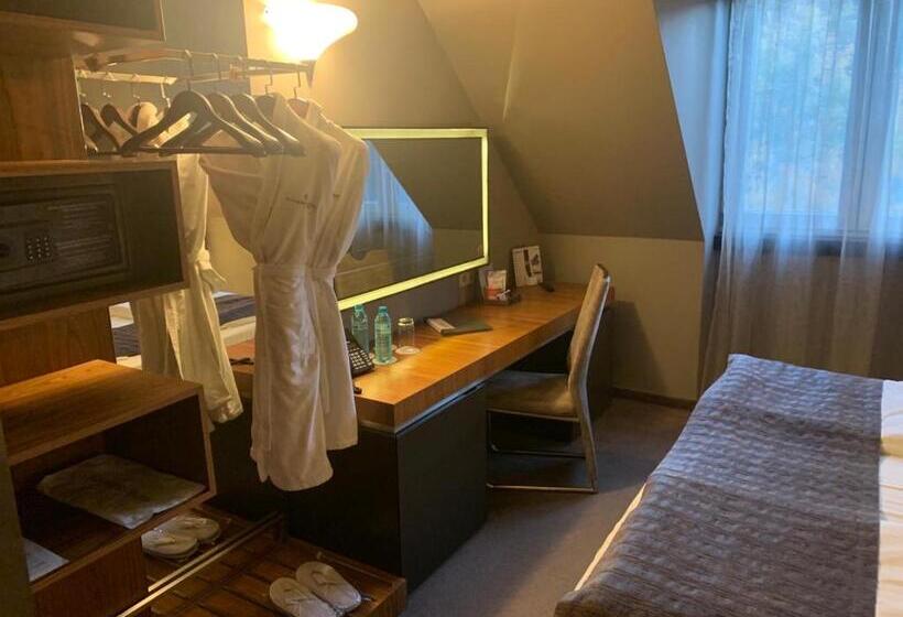 スーペリアールーム, All Seasons Residence Hotel   Free Parking