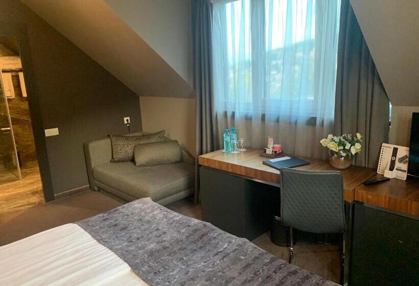 デラックストリプルルーム, All Seasons Residence Hotel   Free Parking