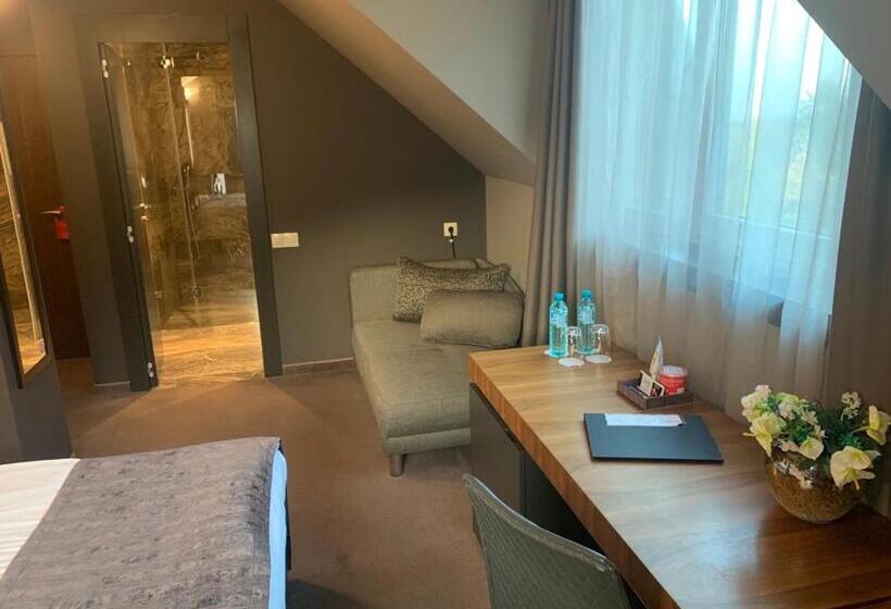 デラックストリプルルーム, All Seasons Residence Hotel   Free Parking