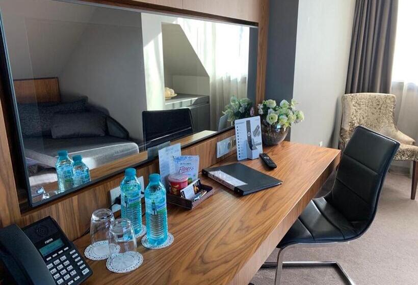 デラックストリプルルーム, All Seasons Residence Hotel   Free Parking