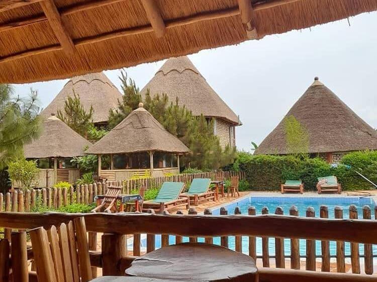 اتاق استاندارد سه تخته با چشم‌انداز استخر, Elite Backpackers Services