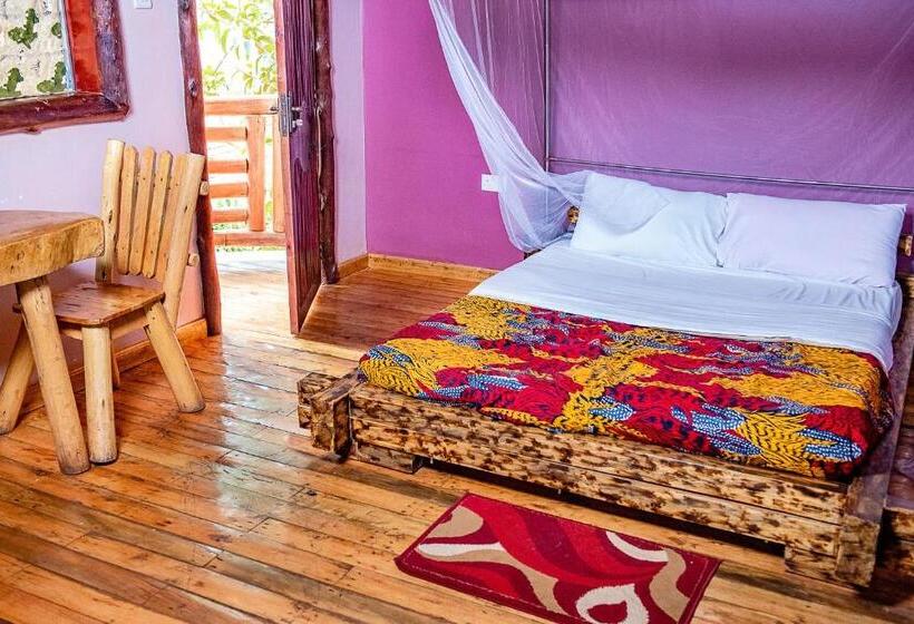 اتاق استاندارد سه تخته با چشم‌انداز استخر, Elite Backpackers Services
