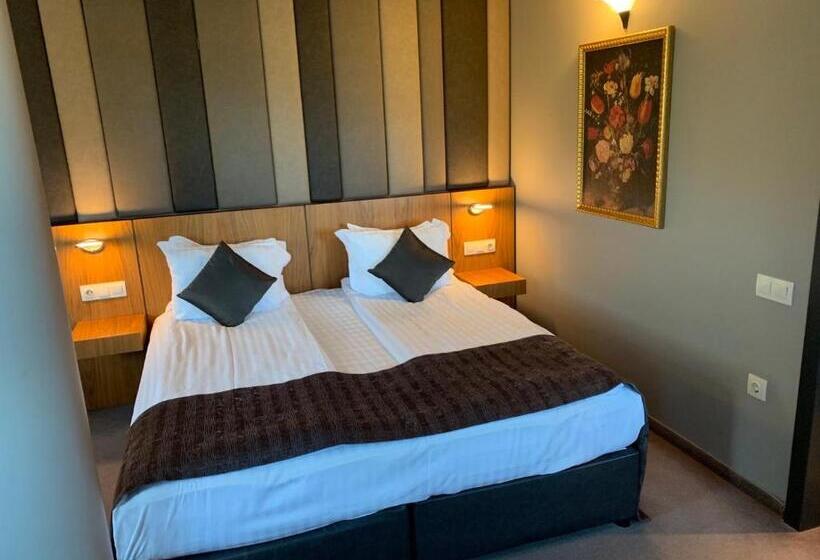 Номер Deluxe, All Seasons Residence Hotel   Free Parking