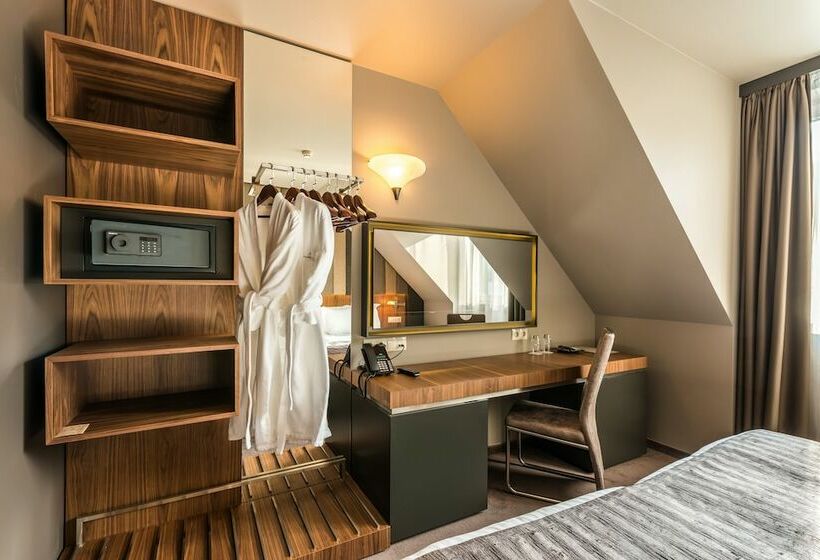 Номер Superior, All Seasons Residence Hotel   Free Parking