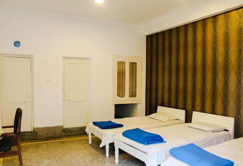 اتاق استاندارد سه نفره, Anand Palace