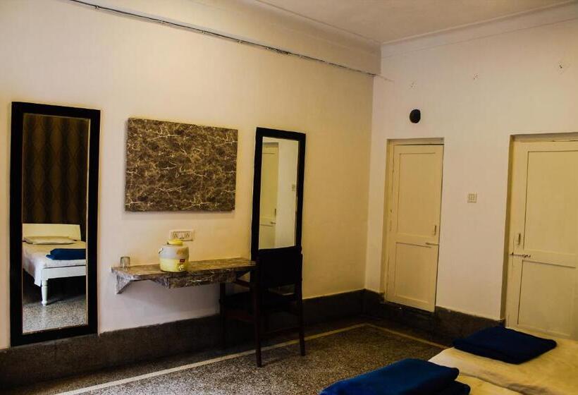 اتاق استاندارد سه نفره, Anand Palace