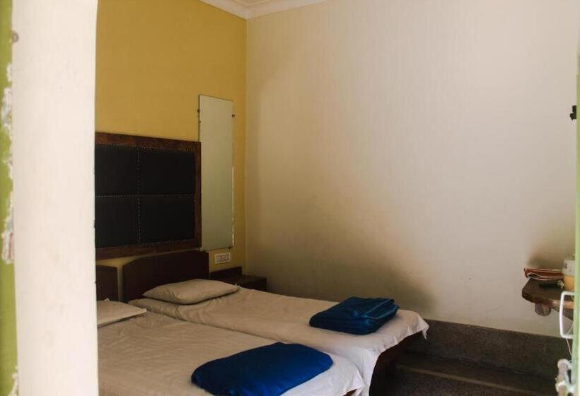 Номер Economy, Anand Palace