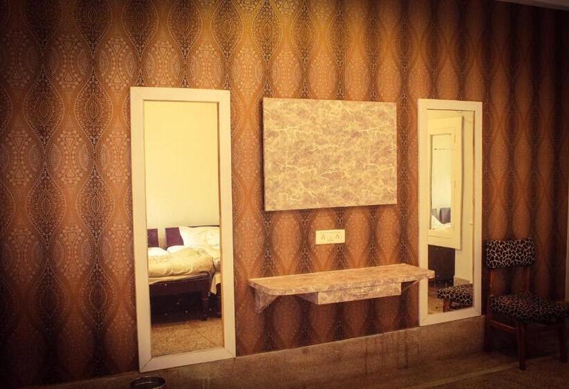 Четырехместный Номер Стандарт, Anand Palace