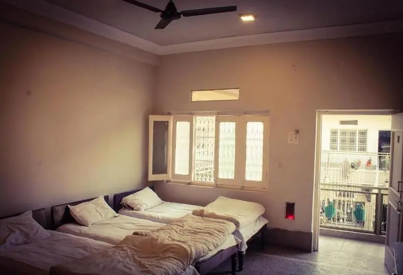 スタンダード４人部屋, Anand Palace