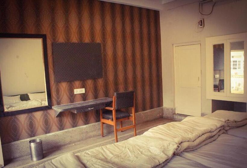 Четырехместный Номер Стандарт, Anand Palace