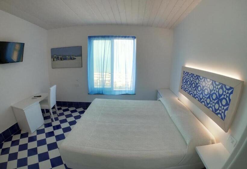 اتاق استاندارد با چشم‌انداز دریا, La Nave