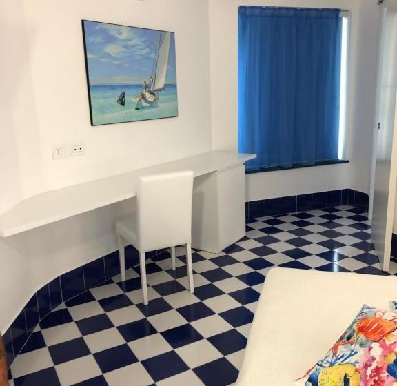 اتاق استاندارد با چشم‌انداز دریا, La Nave