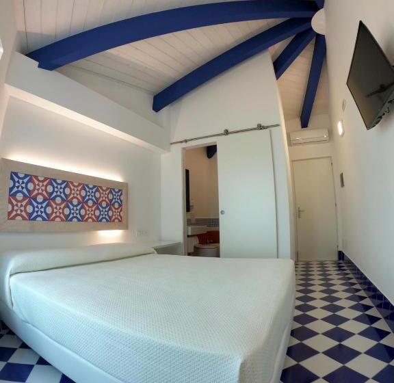 اتاق استاندارد با چشم‌انداز باغ, La Nave