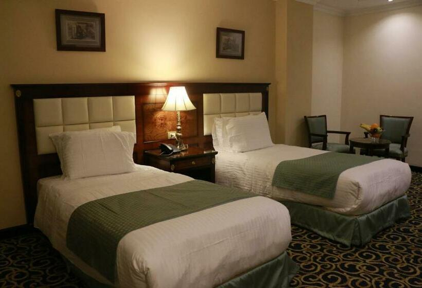 اتاق لوکس با بالکن, The Guard