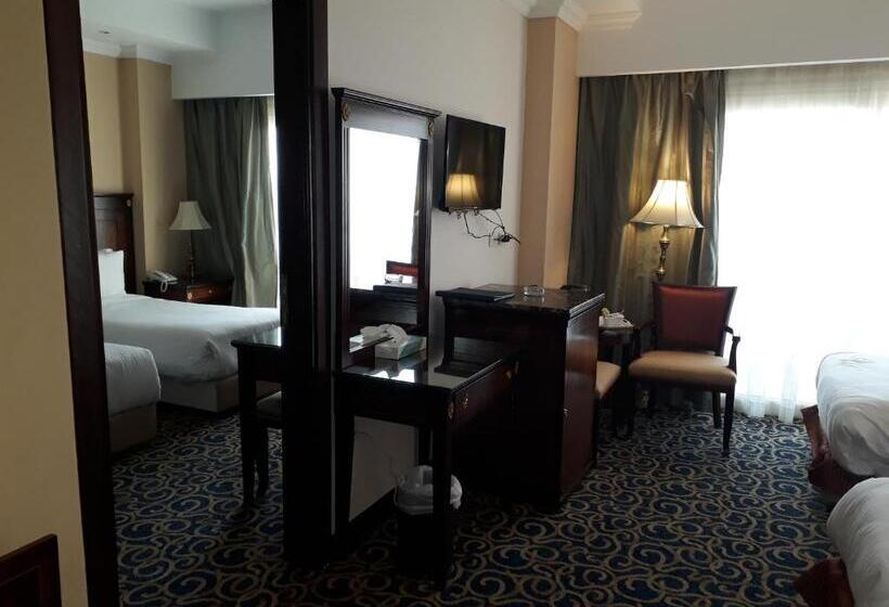 اتاق لوکس با بالکن, The Guard