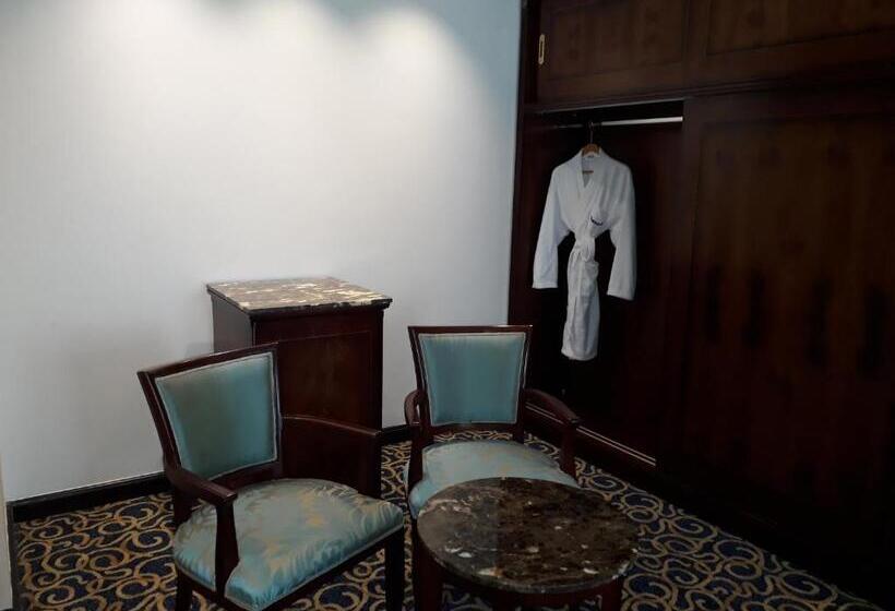 سوییت خانوادگی, The Guard