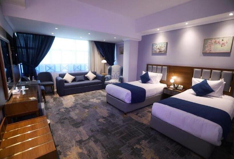 سوییت جونیور با چشم‌انداز استخر, The Guard