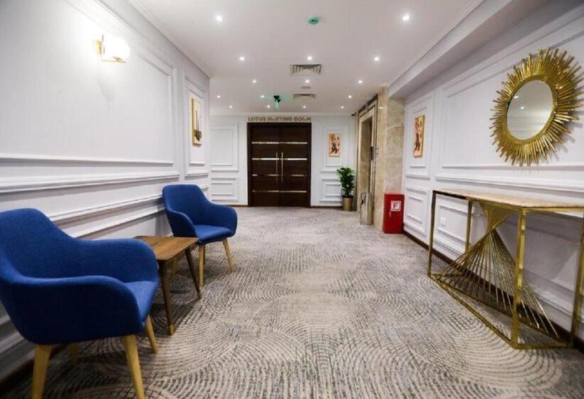 سوییت جونیور با چشم‌انداز استخر, The Guard