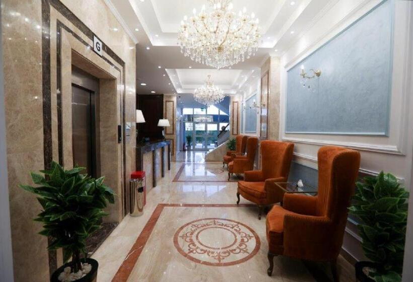 اتاق لوکس سه تخته, The Guard