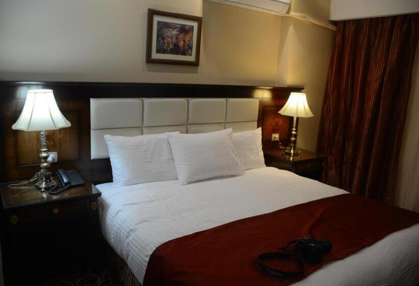 سوییت خانوادگی, The Guard