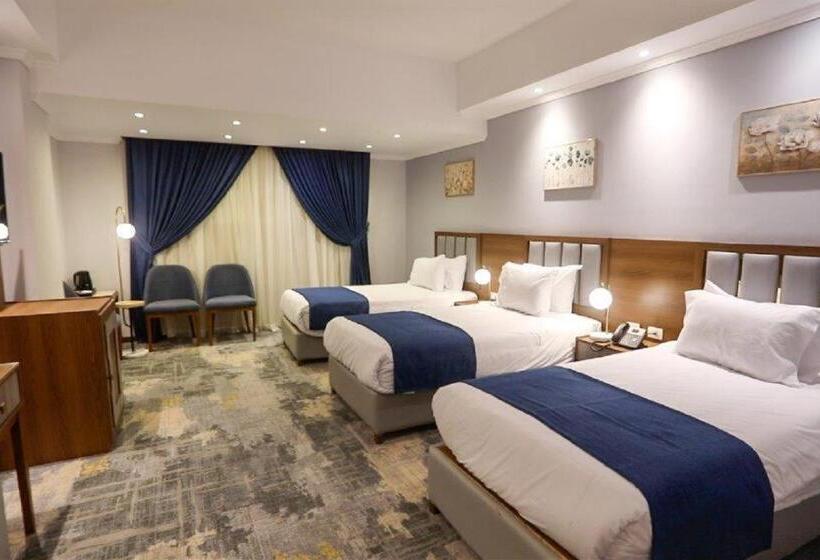 اتاق لوکس سه تخته, The Guard