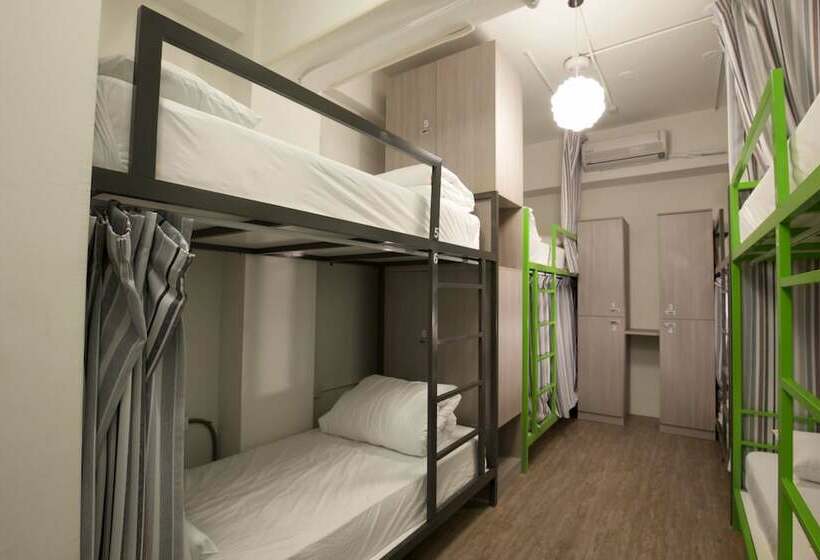 تختخواب در اتاق مشترک, Wow Tainan International Hostel
