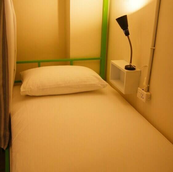 تختخواب در اتاق مشترک, Wow Tainan International Hostel