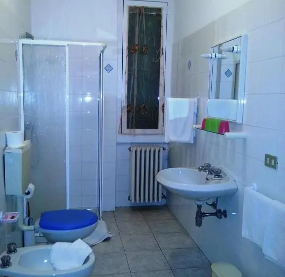 Standard Neljän Hengen Huone, Albergo Ristorante Lavedo