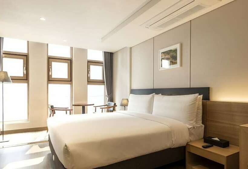 스탠다드 룸, The First Stay