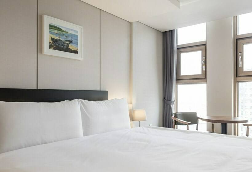 디럭스 룸, The First Stay