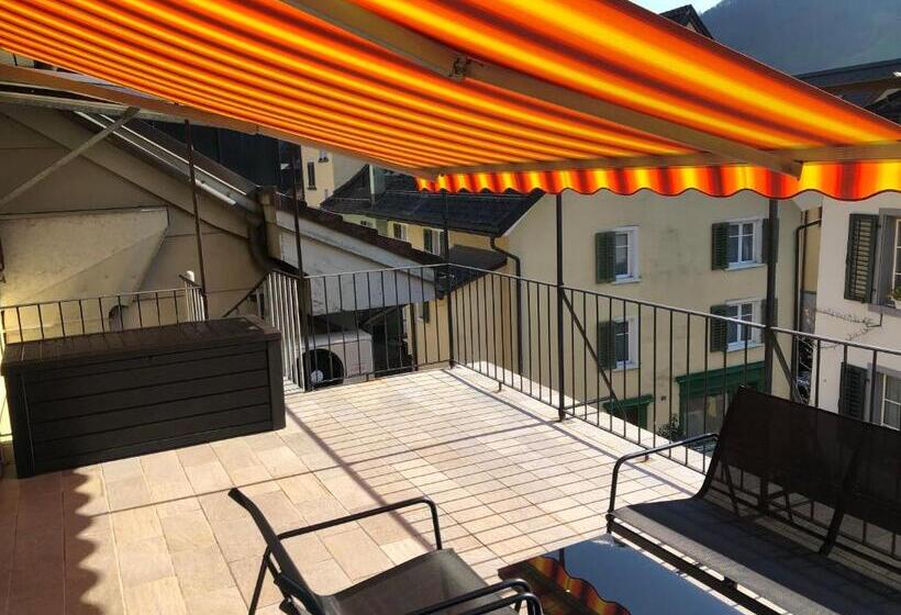 غرفة قياسية مزوَّدة بشُرفة, Freihof