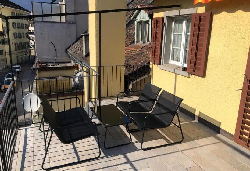 غرفة قياسية مزوَّدة بشُرفة, Freihof