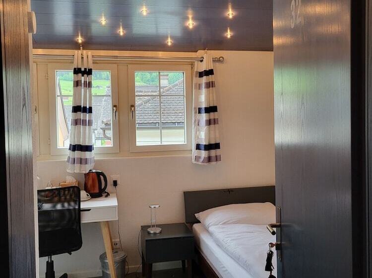 غرفة قياسية فردية, Freihof