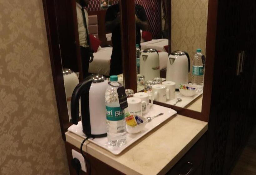 Номер Deluxe, Hyders Park  The Business