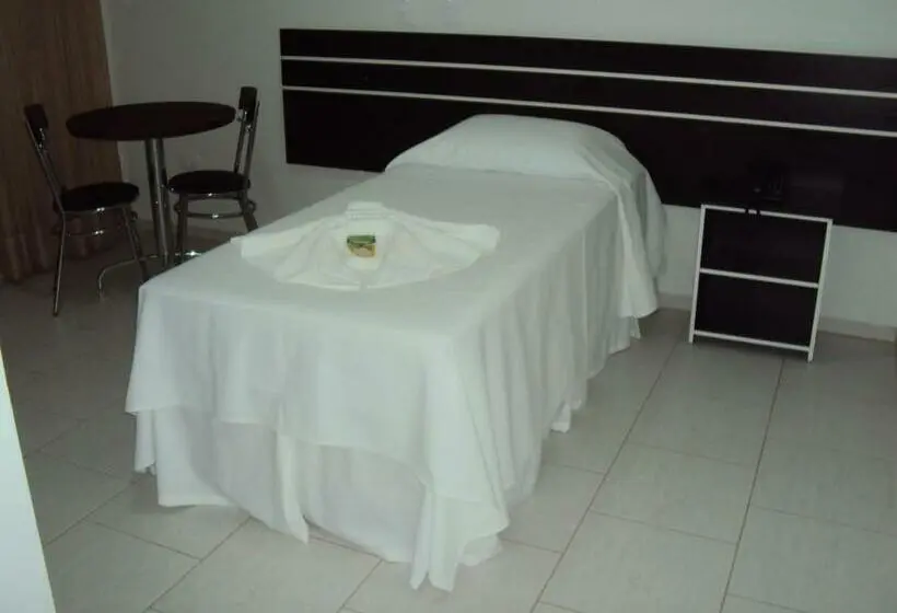 Deluxe Yhden Hengen Huone, Laf