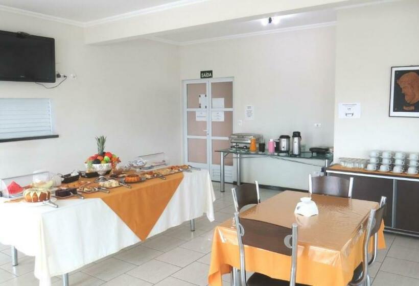 חדר דלוקס יחיד, Laf