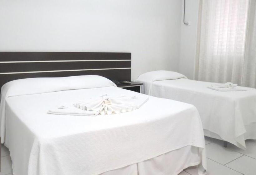 חדר סטנדרט לשלושה, Laf