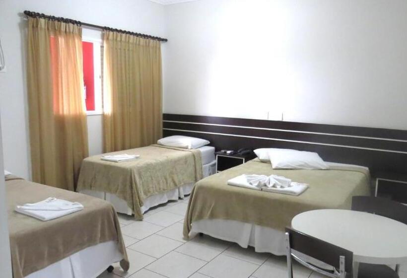 חדר סטנדרט לארבעה, Laf