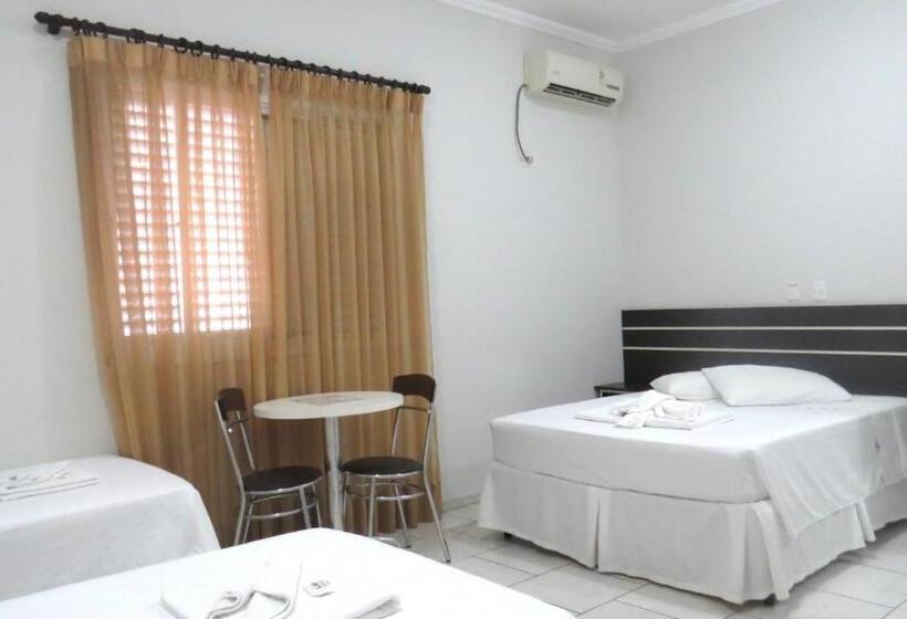 חדר סטנדרט לארבעה, Laf