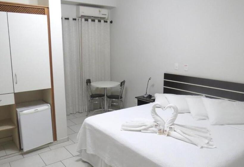 חדר דחוקס עם מיטת קינג, Laf