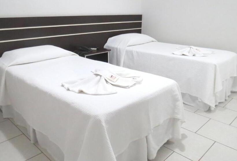 חדר סטנדרט לשלושה, Laf