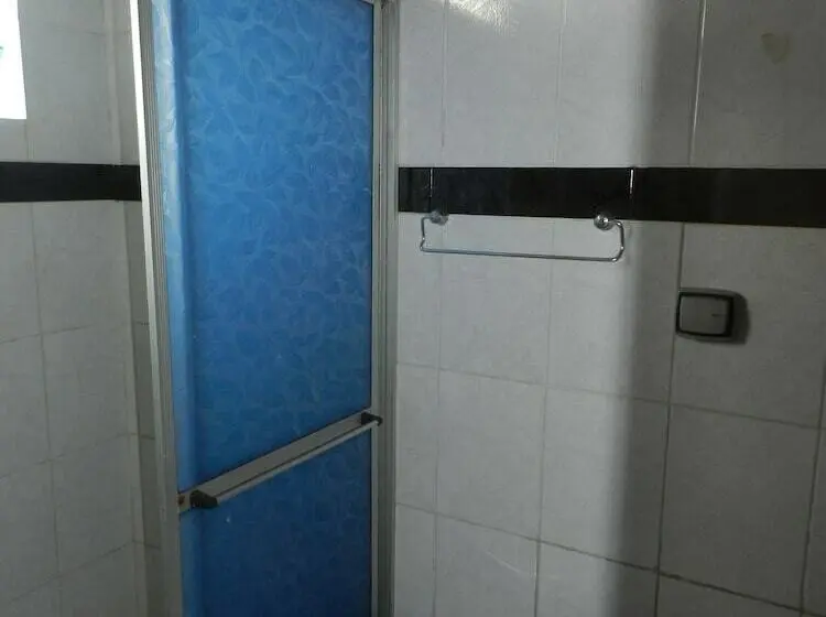 Deluxe Kolmen Hengen Huone, Mara
