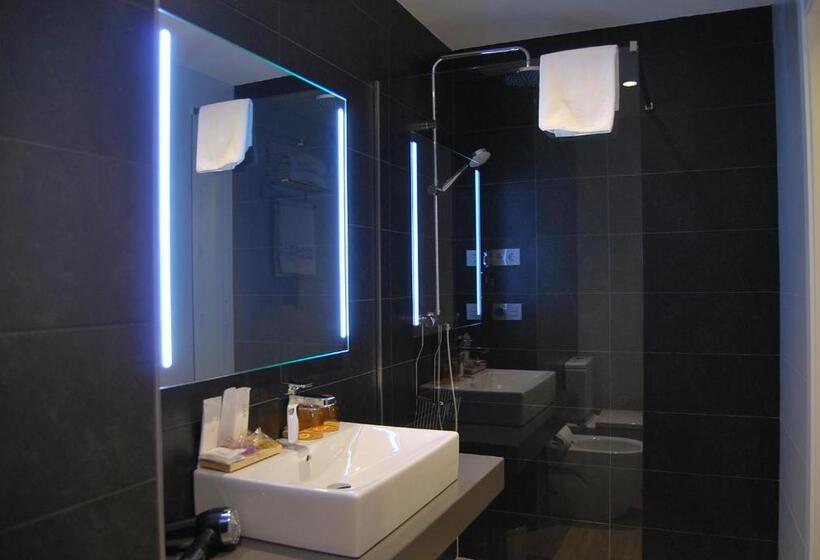 스탠다드 룸 킹사이즈 침대, Pompaelo Plaza Del Ayuntamiento & Spa