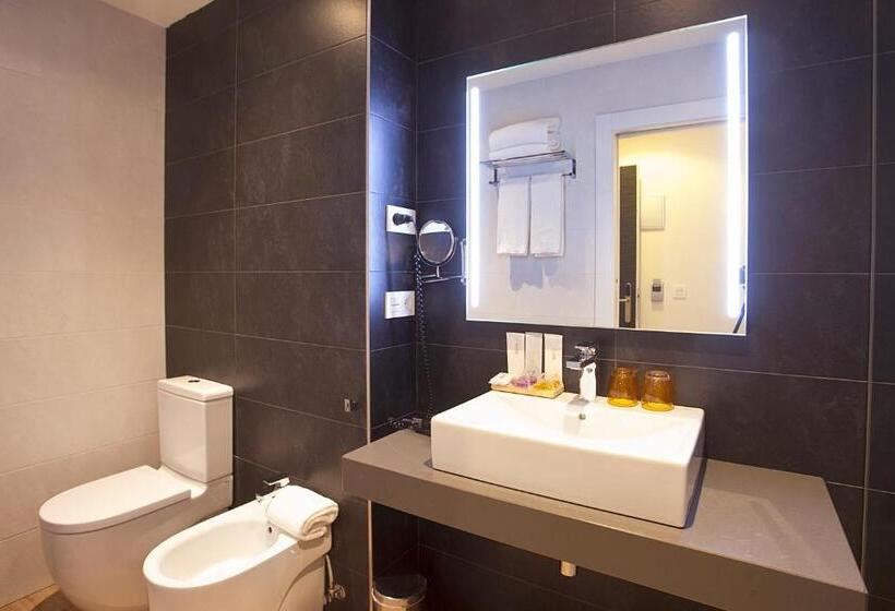 스탠다드 룸 킹사이즈 침대, Pompaelo Plaza Del Ayuntamiento & Spa